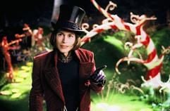 Johnny Depp als Schokoladenfabrik-Besitzer Willy Wonka in einer Szene aus dem Film «Charlie und die Schokoladenfabrik». (Foto: dpa)
