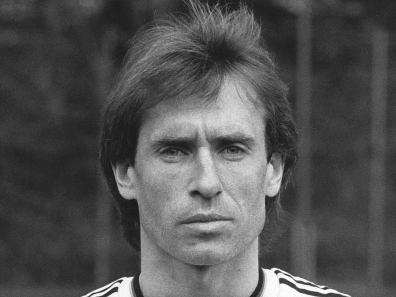 Norbert Eder spielte als Profi von 1974 bis 1984 für den 1. FC Nürnberg, dannvier Jahre für den FC Bayern. Archivaufnahme von 1986. Foto: Horst Pfeiffer/dpa