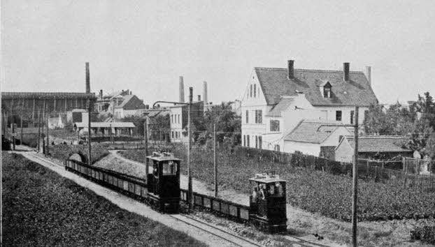 Wie Schränke sehen auf dieser bislang unbekannten Aufnahme die ersten E-Loks der Dürrenberg-Tollwitzer Eisenbahn aus.