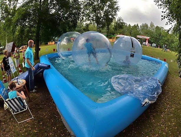 Einmal übers Wasser kullern konnten die Kinder beim MZ-Ferienspaß.