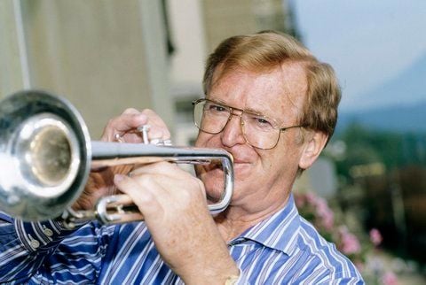 Der Schweizer Jazz- und Swingmusiker Hazy Osterwald ist gestorben. Sein «Hazy-Osterwald-Sextett» schaffte 1958 mit dem «Kriminaltango» den Durchbruch. (FOTO: DPA)