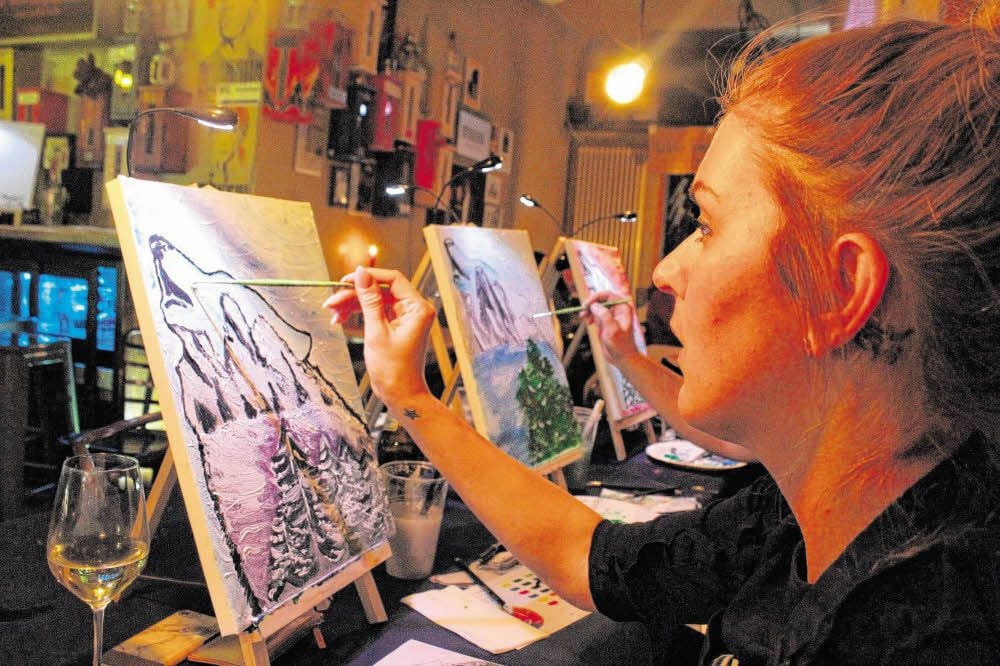 Franziska Oehmichen ist eine der Teilnehmerinnen eines Malabends von „ArtNIght“, die nun auch in Leipzig angeboten werden.