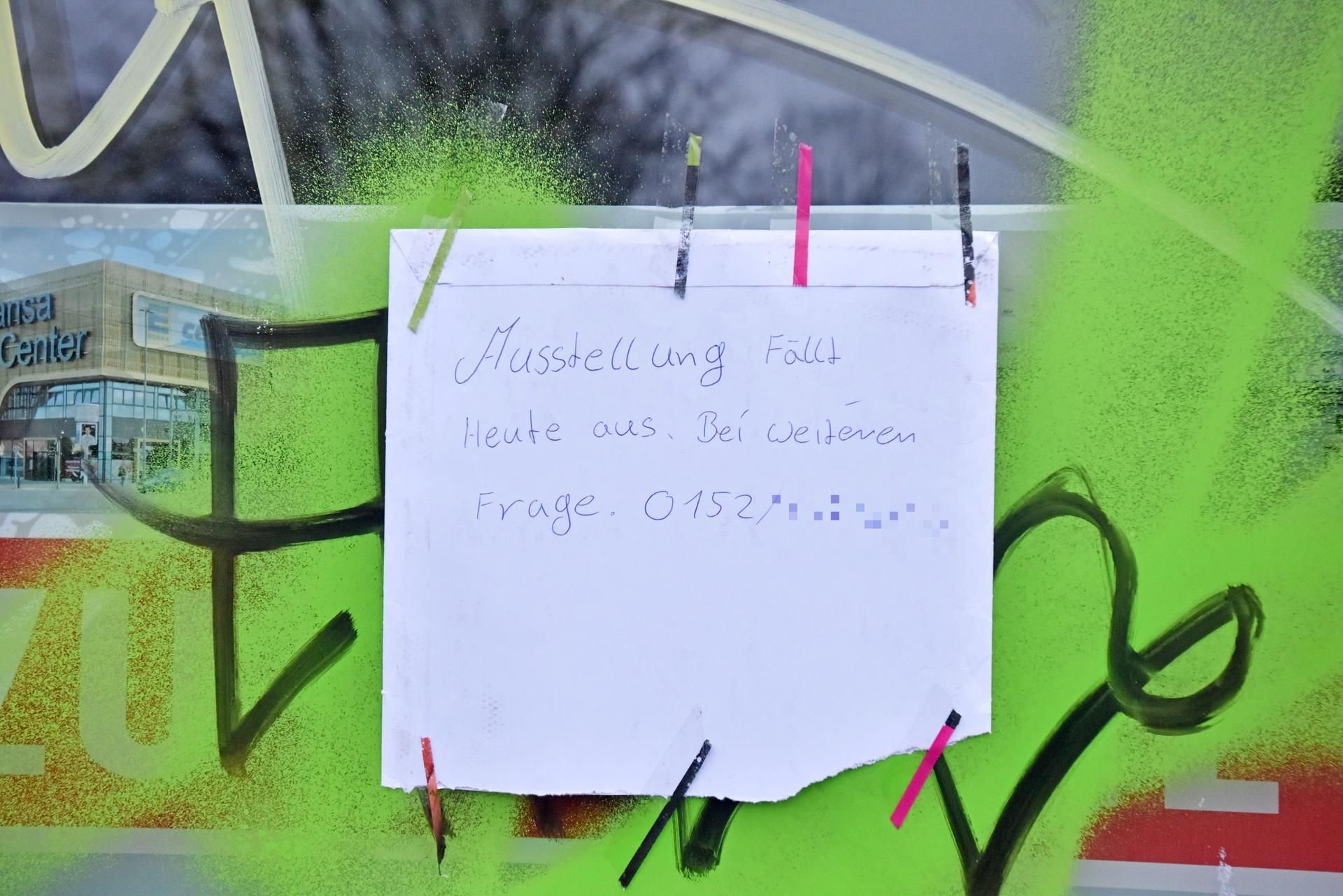 Ein handgeschriebener Zettel verkündet die Schließung.