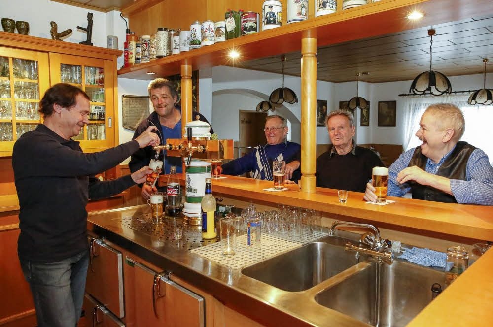Der traditionelle Frühshoppen am Sonntag ist geblieben: Dreimal die Woche zapft Hans-Peter Jursch noch in der Gaststätte Trebnitz.