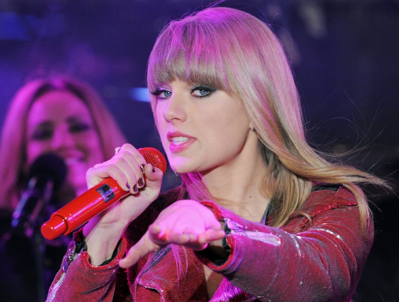 US-Sängerin Taylor Swift während eines Auftritts am 31.12.2012 zu den Feierlichkeiten zum Jahreswechsel auf dem Times Square in New York.