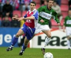 Danny Schwarz (l) von Unterhaching und Markus
