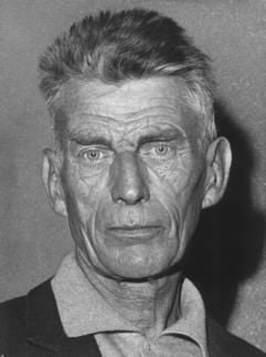Undatierte Aufnahme des irischen Schriftstellers und Dramatikers Samuel Beckett. Seine Figuren irren in kahlen Kulissen umher, wohnen in Mülltonnen, verfangen sich in den Erinnerungen an bessere Tage - wie kein anderer Autor hat der irische Nobelpreisträger die Verlorenheit des modernen Menschen und die Absurdität seiner Existenz auf die Bühne gebracht. (Foto: dpa)
