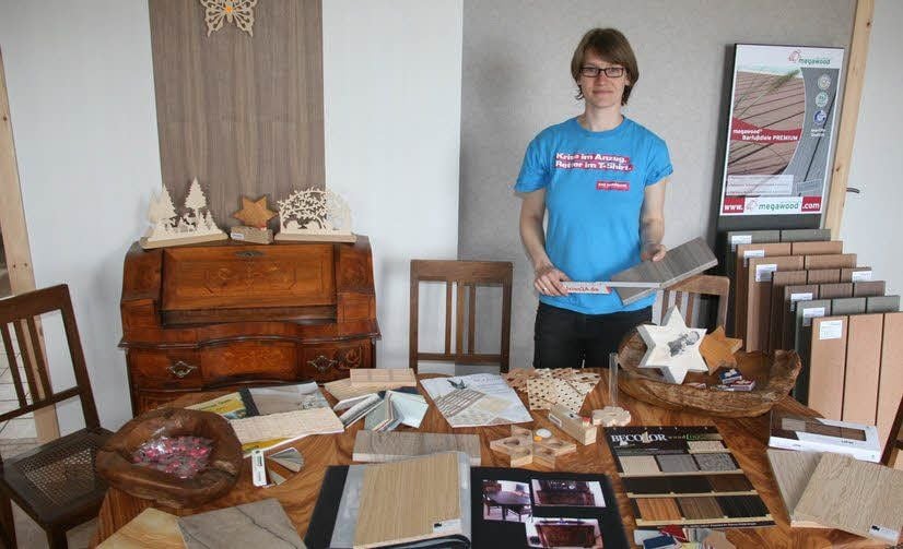 Die Holzdorferin Doreen Kramer präsentiert in ihrer Tischlerei in Schönewalde individuell gefertigte Dekoration, restaurierte und neu angefertigte Möbel aus edlen und rustikalen Hölzern.