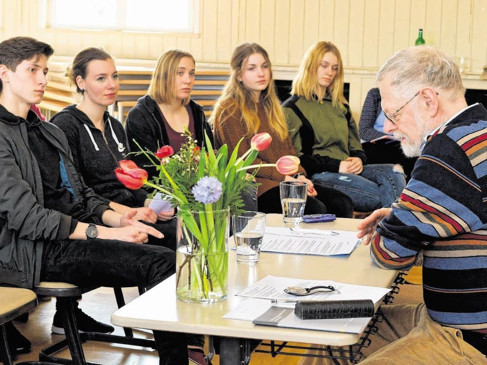 Erst sehr spät hat Dr. Thomas Abel aus Berlin von seinen jüdischen Vorfahren in Dessau erfahren. Danach begann er die Geschichte seiner Familie aufzuarbeiten. Im Liboriusgymnasium erzählte er von den Schicksalen, die die einzelnen Mitglieder erleiden mussten.