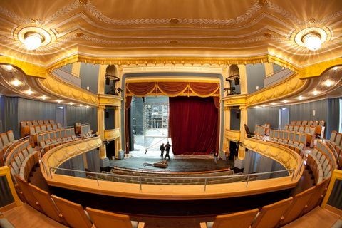Nach einer mehr als einjährigen Grundsanierung und Umbau des Großen Hauses für 27 Millionen Euro soll am Freitag (28.10.2011) symbolisch der Schlüssel wieder an das Meininger Theater übergeben werden.