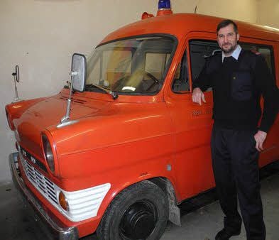 Maschinist John Bitterkleid vermeldet: „Unser guter alter Ford Transit ist abfahrbereit!“