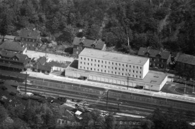 Der Bahnhof in Probstzella an der innerdeutschen Grenze (Foto vom 13.05.81). Die Grenzübergangsstelle wurde 1976 erbaut und diente der Kontrolle des Zugreiseverkehrs zwischen Berlin und München. (Foto: ddp)