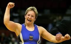 Anita Schätzle jubelt nach ihrem Sieg beim Finale in der Gewichtsklasse bis 72 kg. Sie gewann überlegen mit 2:0 und 6:0 gegen die ehemalige Titelträgerin Swetlana Martinenko aus Russland. (Foto: dpa)