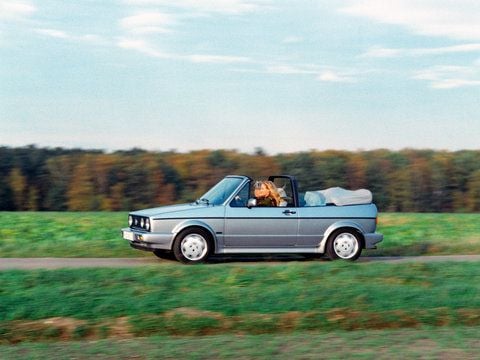 Im Laufe der Zeit wurde die Karosserie immer wieder aufgefrischt. Und die Motoren sorgten für viel Fahrspaß: Immerhin gab es den Wagen als GTI mit 1,6 Litern Hubraum und 110 PS, der stolze 180 km/h ermöglichte. Die GLS-Version schöpfte 70 PS aus einem 1,5-Liter-Motor. (FOTO: HERSTELLER)