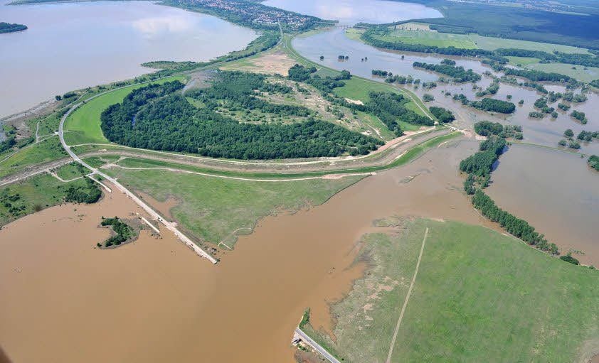 Der Polder soll Unterlieger entlasten und Bilder wie 2013 verhindern.