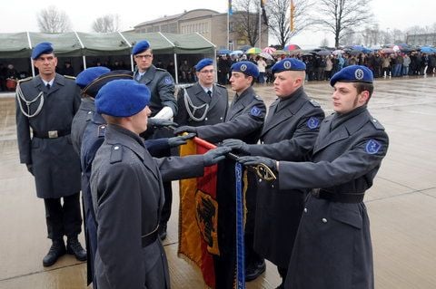 Gelöbnis bei der 5. und 6. Kompanie des Sanitätsregiment 32 in Weißenfels: Die Zukunft der in Burgenlandkreis stationierten Einheit ist unsicher. (FOTO: ARCHIV/PETER LISKER)