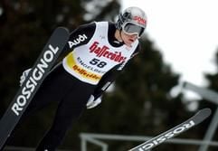 Sven Hannawald beim Sprung von der Schanze in Engelberg in der Schweiz. (Foto: dpa)