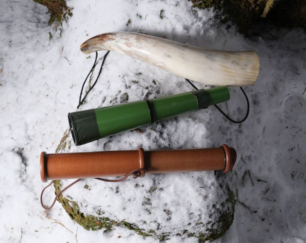 Hirschrufer-Werkzeug: Ochsenhorn, Faulhaber und Eifel-Hirschrufer (von oben).