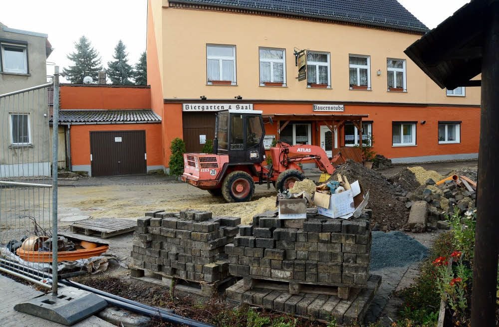 Vor der Bauernstube wird gebaut, die Parkflächen sind seit Wochen nicht nutzbar. Das schreckt Gäste ab.