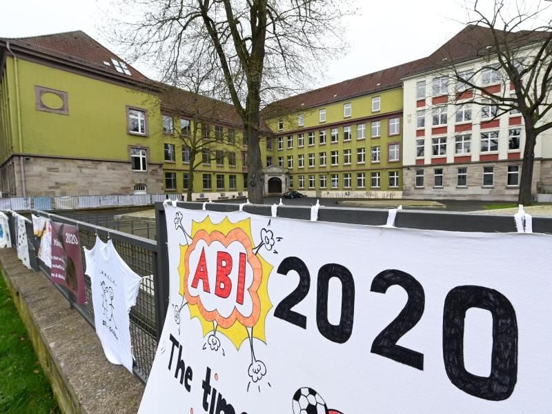 Abi 2020 - in Bayern werden die Prüfungen wegen des Coronavirus auf dem 20. Mai verschoben. Foto: Uwe Zucchi/dpa