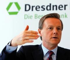 Herbert Walter, Vorstandsvorsitzender der Dresdner Bank, äußert sich am Montag (20. März 2006) während der Bilanz-Pressekonferenz in Frankfurt am Main vor Journalisten. (Foto: dpa)