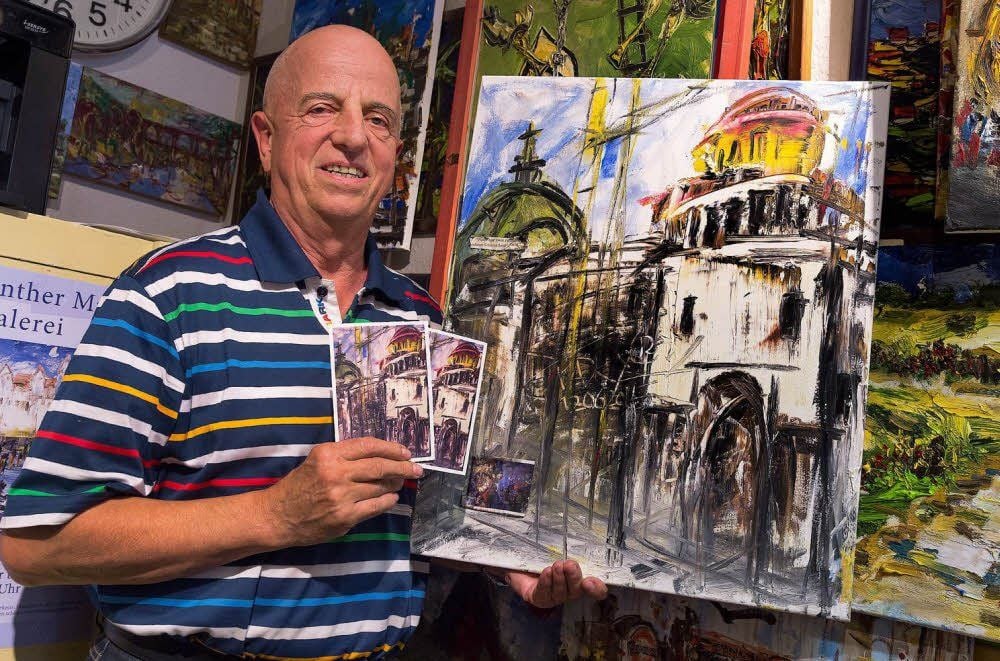 Gerd-Gunther Madry hat ein Bild fürs Stadtschloss gemalt und davon Spendenpostkarten drucken lassen.