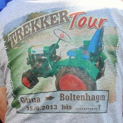 In extra gestalteten T-Shirts geht es auf Tour.