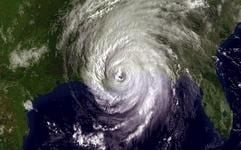 Das Satellitenbild der «National Oceanic and Atmospheric Administration» (NOAA) zeigt den Hurrikan Katrina auf seinem Weg über die Golfküste der USA. (Foto: dpa)