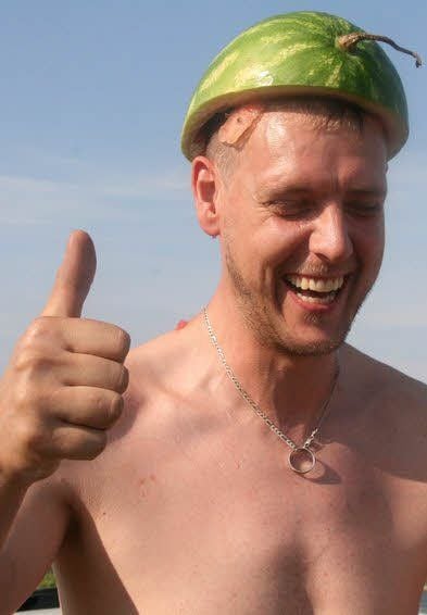 Der neue Look des Sommers - präsentiert von Rööni, der zu den „Torgauer Wassermelonen“ gehört.