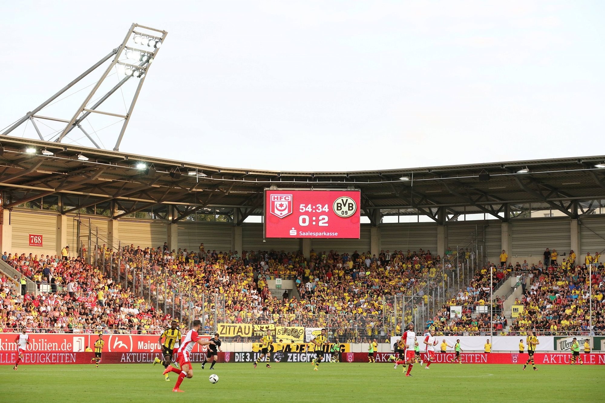 Die Sperrungen bei Heimspielen des Halleschen FC bereiten den Anwohnern große Probleme.