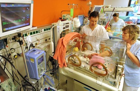 Die Neonatologischen Station (Frühgeborenenstation) der Universität in Leipzig. (FOTO: DPA)