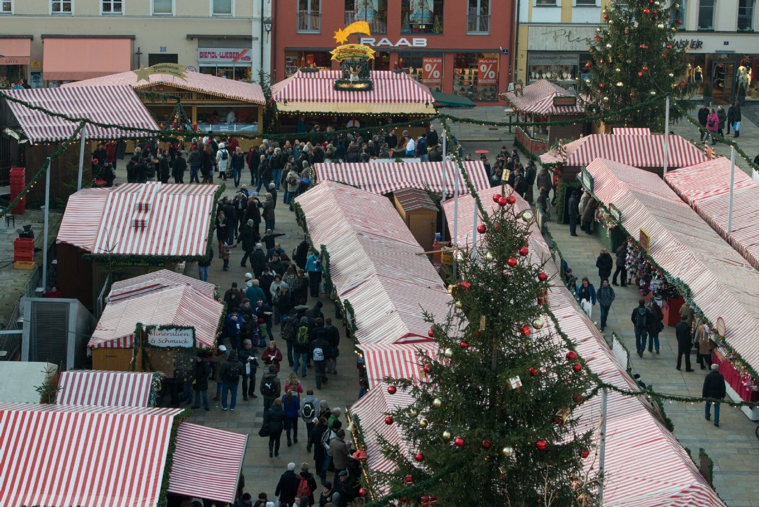 Der Weihnachtsmarkt am Neupfarrplatz.
