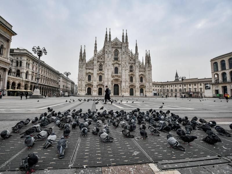 Auf dem Platz vor dem Mailänder Dom ist es leer - ganz Italien gilt nun als Risikogebiet. Foto: Claudio Furlan/LaPresse via ZUMA Press/dpa