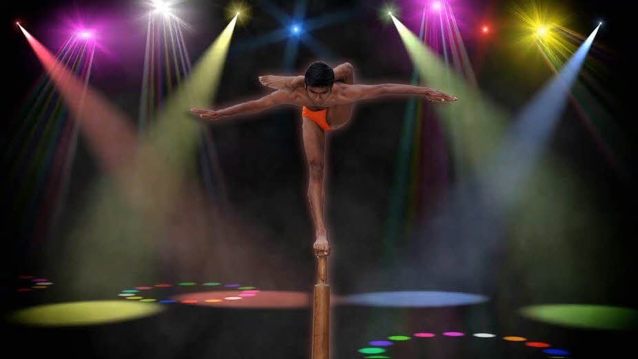 Die exotische indische Sportart „Mallakhamb“ erfreut sich großer Beliebtheit. Die Übungen werden an einem 2,50 Meter hohen Mast absolviert