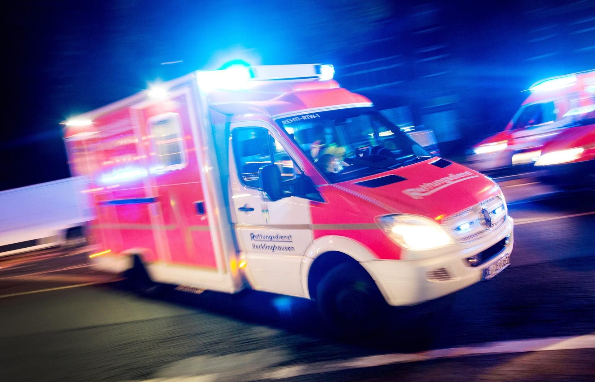 Ein Krankenwagen im Einsatz. (Symbolbild)