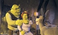 Shrek und Prinzessin Fiona werden in neuen Kinofilm "Shrek 2" vom Esel begrüßt, als sie von ihrer Hochzeitsreise zurückkehren (undatiertes Foto). Im zweiten Teil des Animationsfilms muss der frisch mit Prinzession Fiona verheiratete Shrek seinem Schwiegervater König Harold stellen. Der ist nämlich mit der Hochzeit seiner Tochter gar nicht einverstanden und würde die Vermählung am liebsten rückgängig machen. (Foto: dpa)