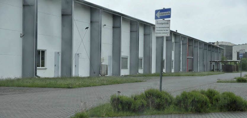Leer: der Parkplatz bei Pauly Biskuit