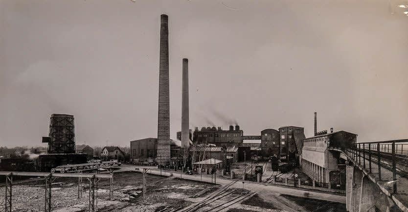 Die Bergwitzer Brikettfabrik mit Seilbahn.