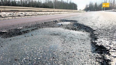 In Merseburg holpert es derzeit vor allem auf der Bundesstraße 91. Etliche Schlaglöcher nerven hier die Autofahrer.