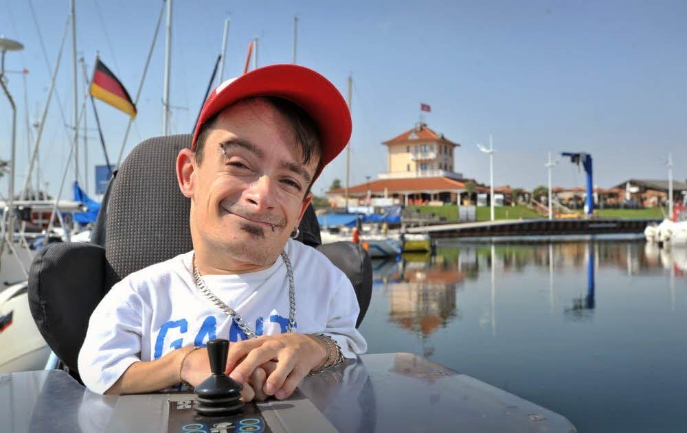 Paul Kautzenbach arbeitet dort, wo andere Urlaub machen. Sein Arbeitsplatz ist das Restaurant Seensucht am Goitzschesee.