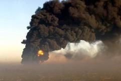 Mehrere Explosionen haben ein Treibstofflagernördlich der britischen Hauptstadt London am frühen Sonntagmorgen inein flammendes Inferno verwandelt. (Foto: dpa)