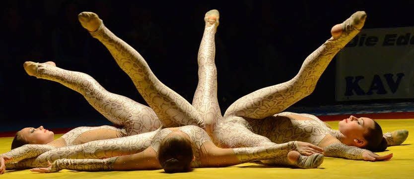 Gymnastinnen vom SKC Tabea zeigen "Die Schlange".