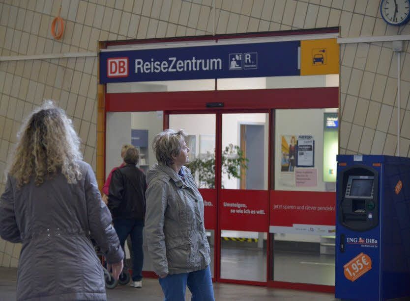 Fragende Blicke, welche Züge noch verkehren.