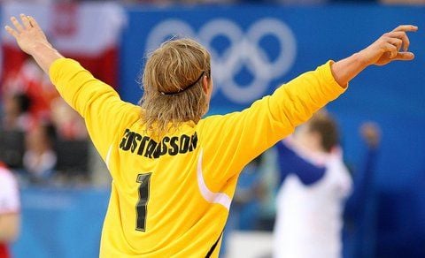 Island Nationaltorhüter Björgvin Pall Gustavsso steht bei den Olympischen Spielen in Peking im Viertelfinale gegen Polen im Tor. (FOTO: DPA)
