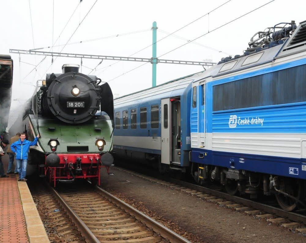Immer wieder imposant ist die legendäre Dampflokomotive 18 201.