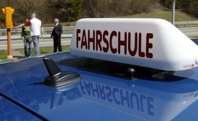 Bei Fahrschulprüfungen ist die Durchfallquote in den neuen Bundesländern am höchsten. (FOTO: DPA)