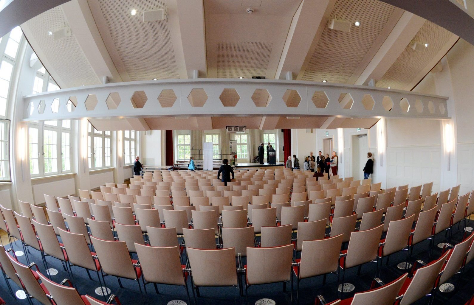 Im Dachgeschoss des Latina-Gebäudes in den Franckeschen Stiftungen befindet sich die neue Aula.