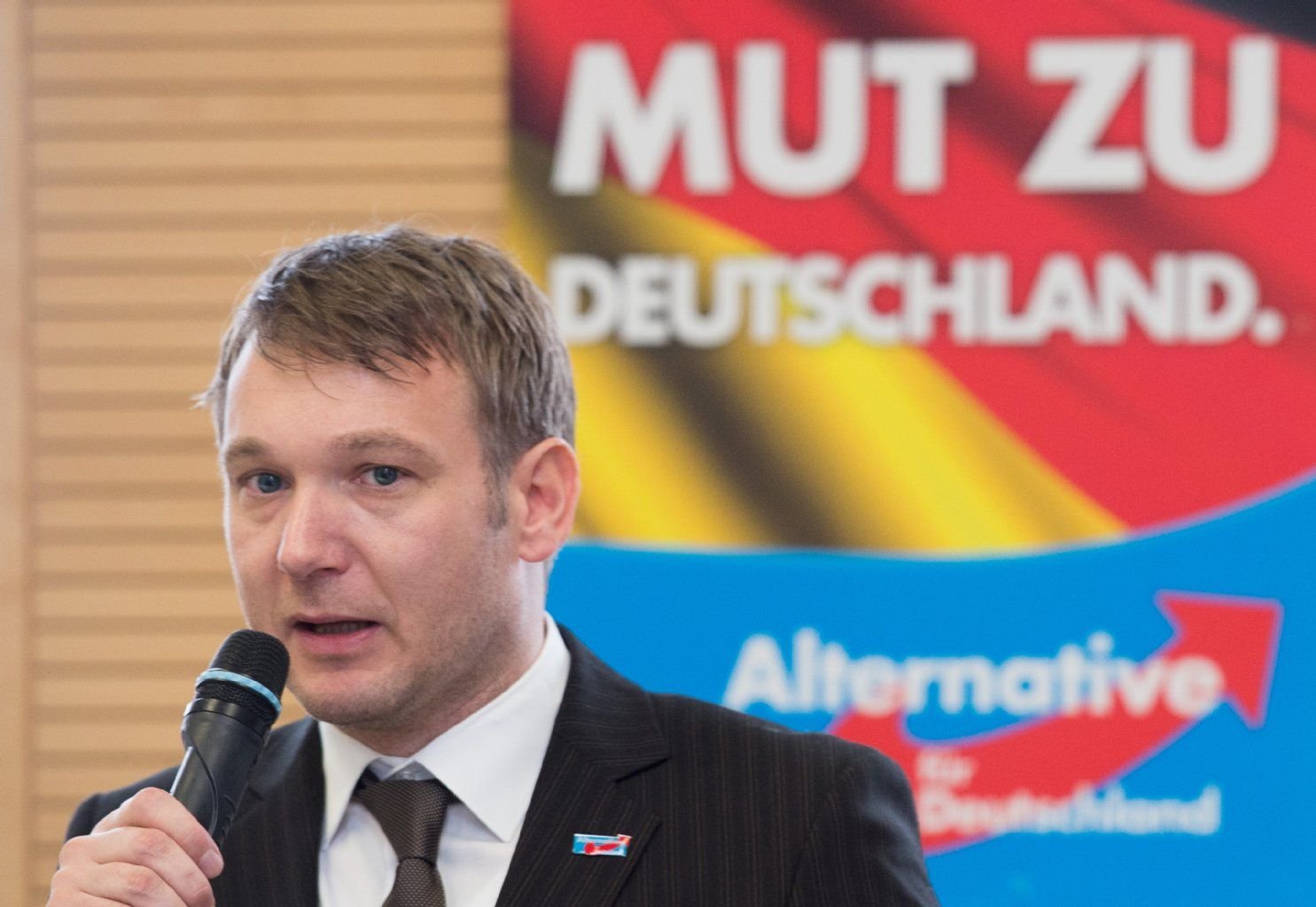 Der AfD-Landesvorsitzende von Sachsen-Anhalt, André Poggenburg, spricht in Wittenberg auf einem Parteitag.