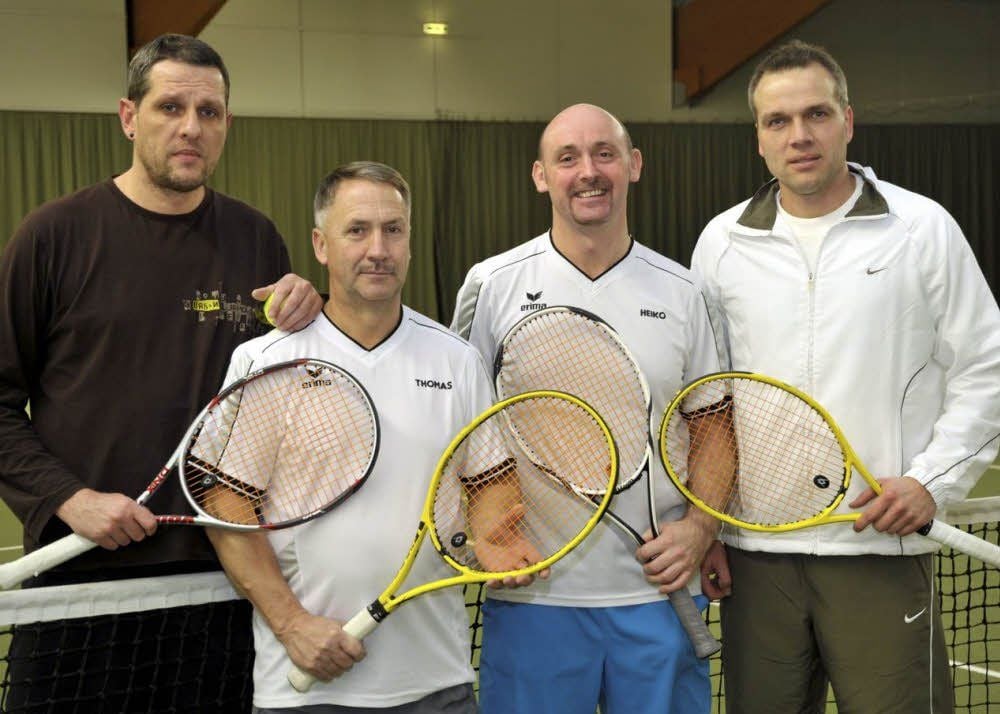 Für das Ü 40-Team des TC Krumbholz Bernburg mit Christian Fritzsching (v.l.n.r.), Thomas Fränkel, Heiko Schimpf und Michael Fritzsching ist das Vorjahresfinale diesmal erst das Endspiel um den Staffelsieg.