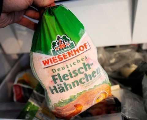 Ein tiefgefrorenes Hähnchen der Marke «Wiesenhof» (FOTO: DAPD/ARCHIV)